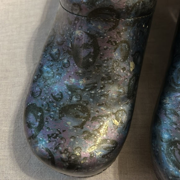 Dansko Shoes - Picture 3 of 9